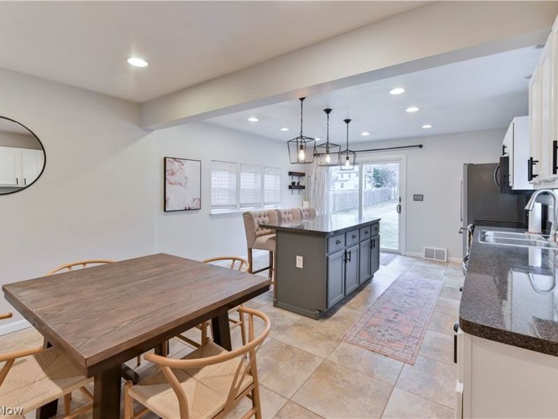 5317 Karen Isle Drive, Willoughby, OH 44094 Photo 2