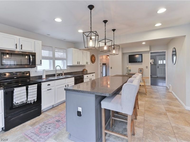 5317 Karen Isle Drive, Willoughby, OH 44094 Photo 4