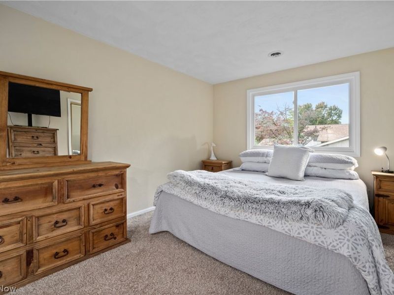 621 Van Oaks Drive, Amherst, OH 44001 Photo 16