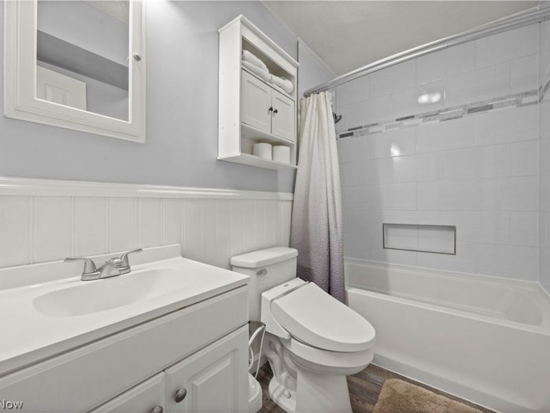 621 Van Oaks Drive, Amherst, OH 44001 Photo 18