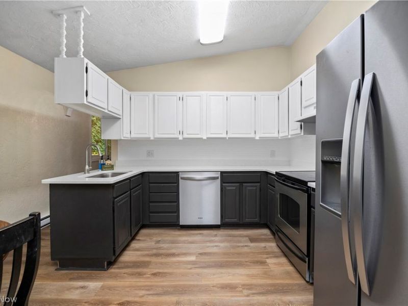 621 Van Oaks Drive, Amherst, OH 44001 Photo 3