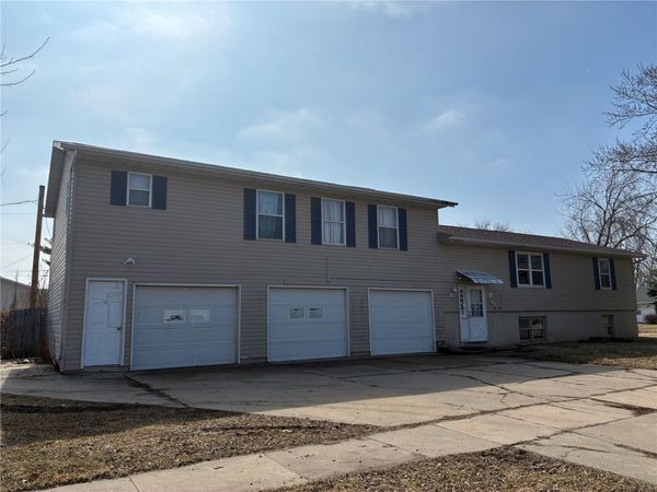 415 DAWS RD , Unit 415-417, Hiawatha, IA 52233