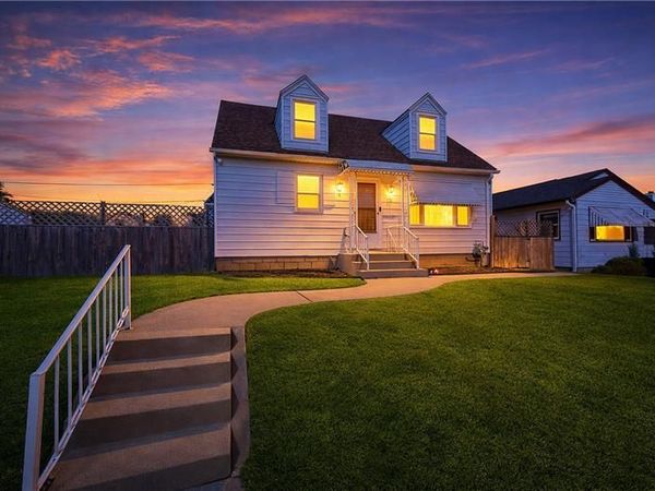 922 W Eden PLACE, Milwaukee, WI 53221