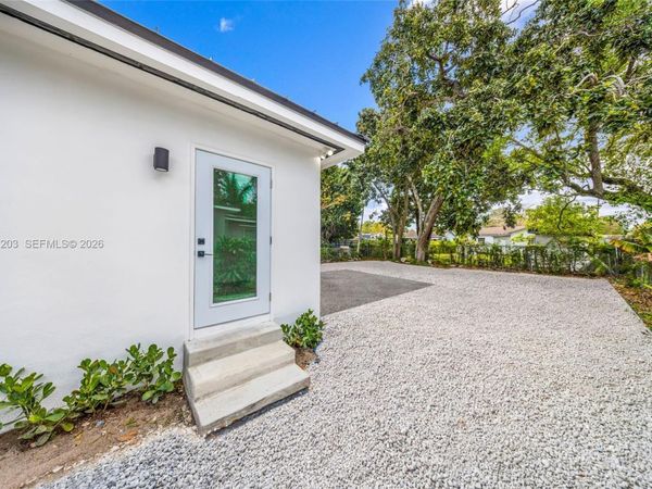 250 NW 98th St , Unit R, Miami, FL 33150