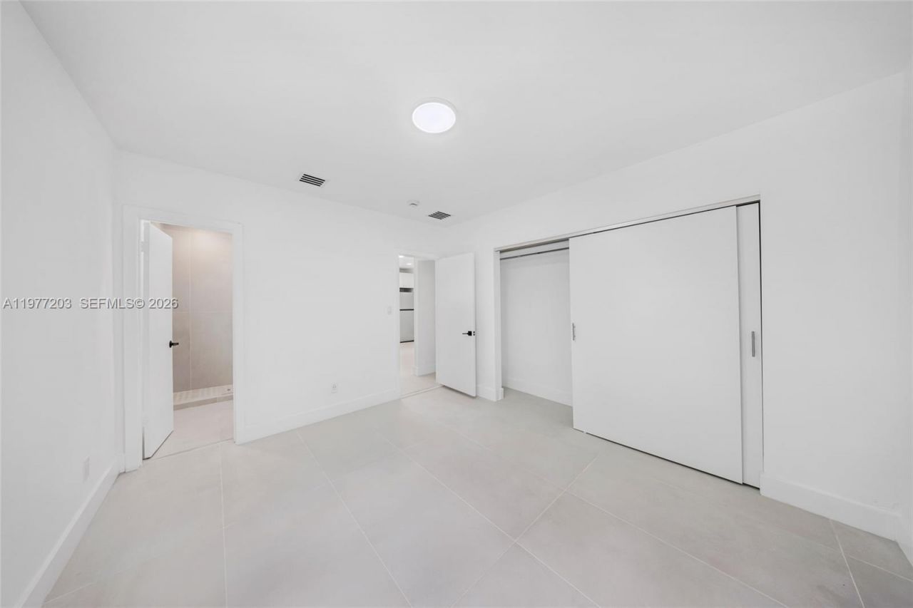 250 NW 98th St , Unit R, Miami, FL 33150 Photo