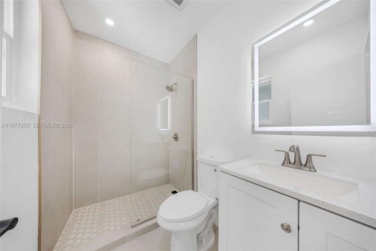 250 NW 98th St , Unit R, Miami, FL 33150 Photo