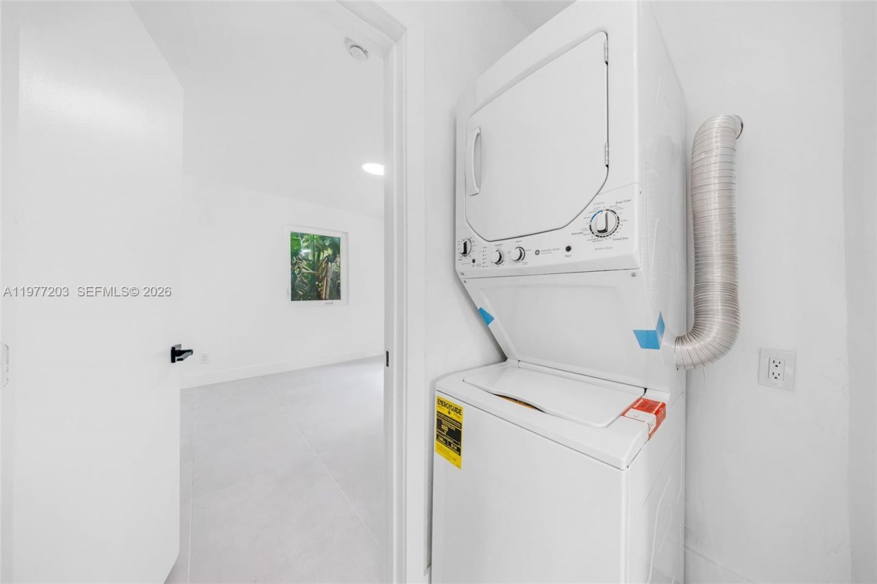 250 NW 98th St , Unit R, Miami, FL 33150 Photo