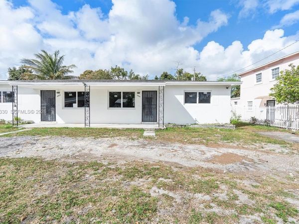 1061 NW 108 ter , Miami, FL 33168