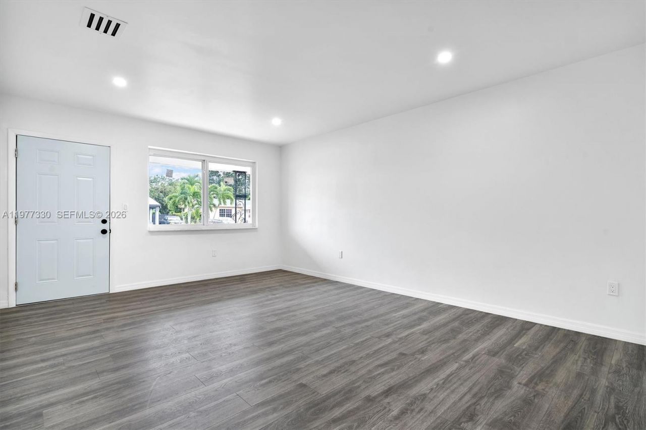 1061 NW 108 Ter , Miami, FL 33168 Photo