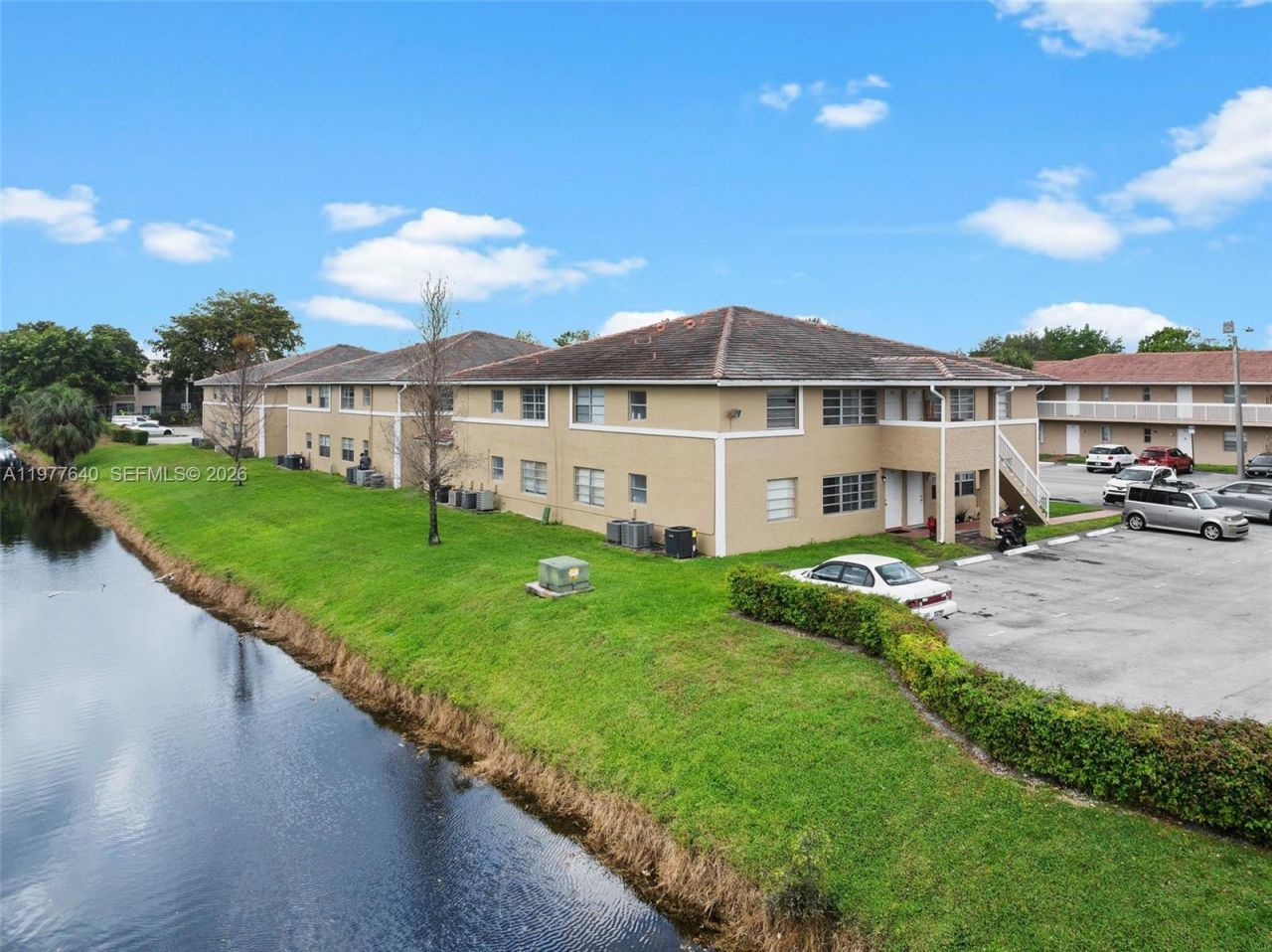 835 Twin Lakes Dr , Unit 30-C, Coral Springs, FL 33071 Photo