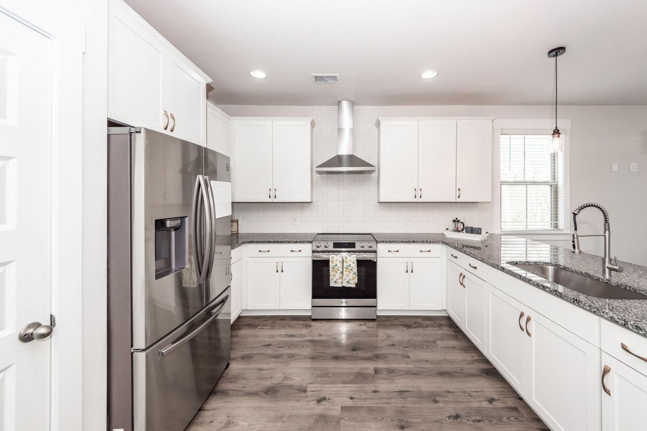 7774 Park Gate Drive Photo 10