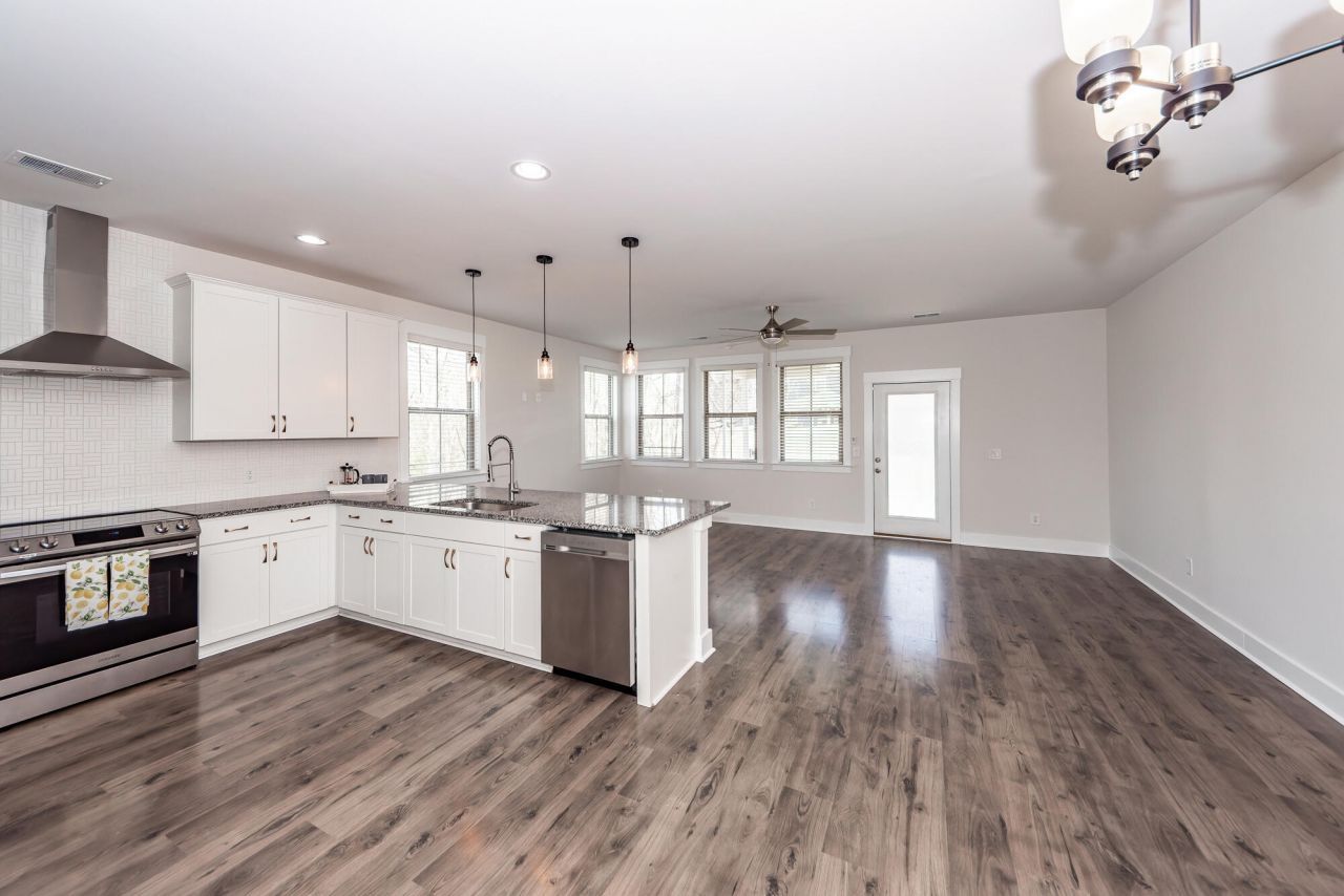 7774 Park Gate Drive Photo 11