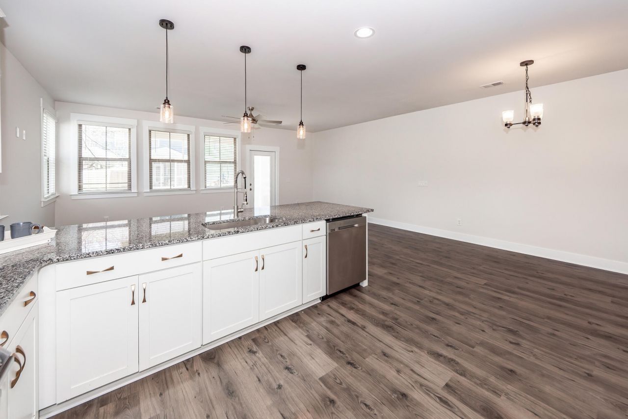 7774 Park Gate Drive Photo 12