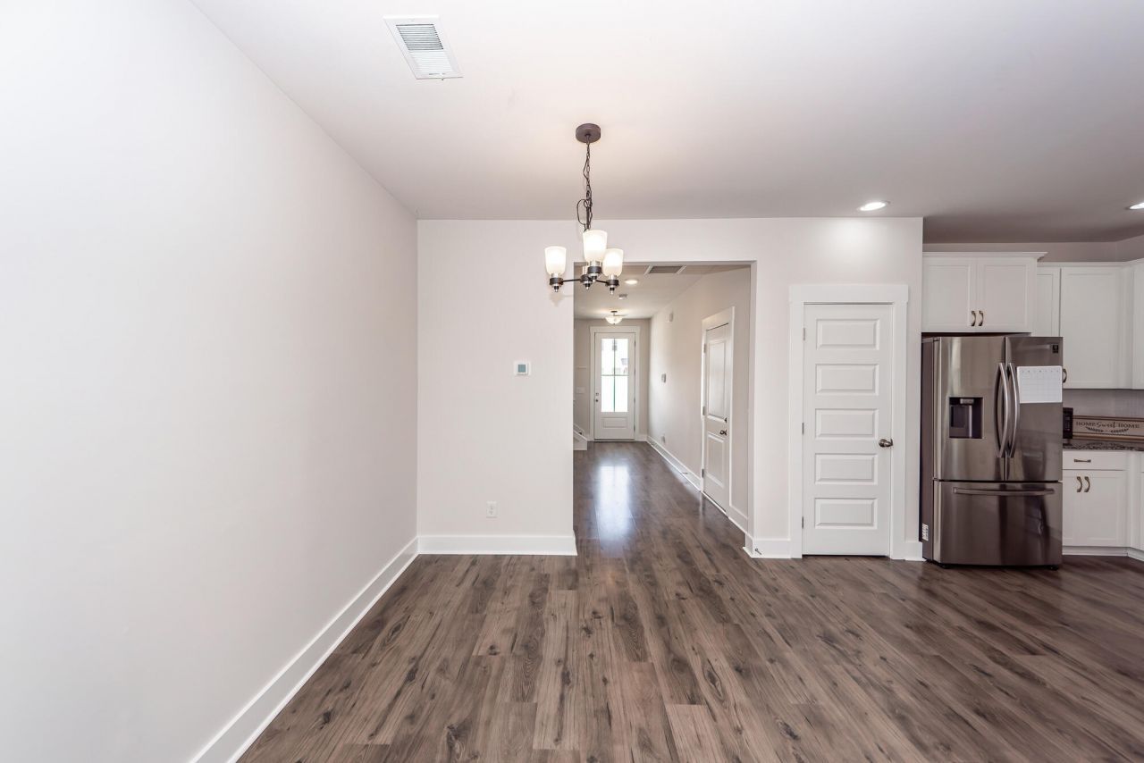 7774 Park Gate Drive Photo 13