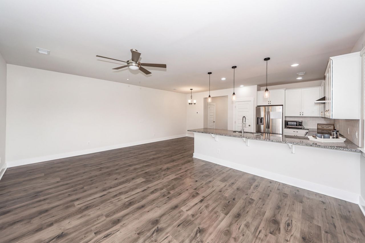 7774 Park Gate Drive Photo 14