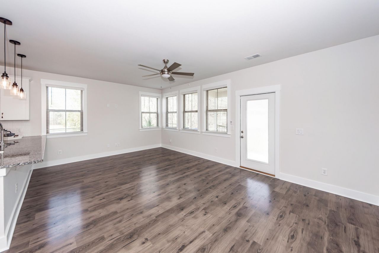 7774 Park Gate Drive Photo 16