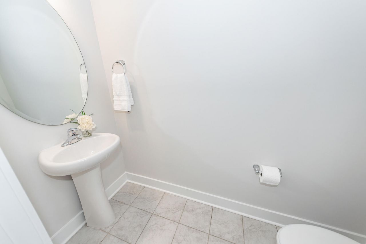 7774 Park Gate Drive Photo 17