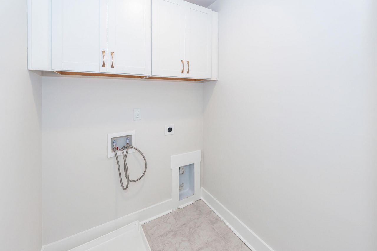 7774 Park Gate Drive Photo 19