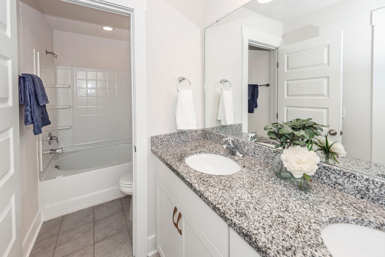 7774 Park Gate Drive Photo 24