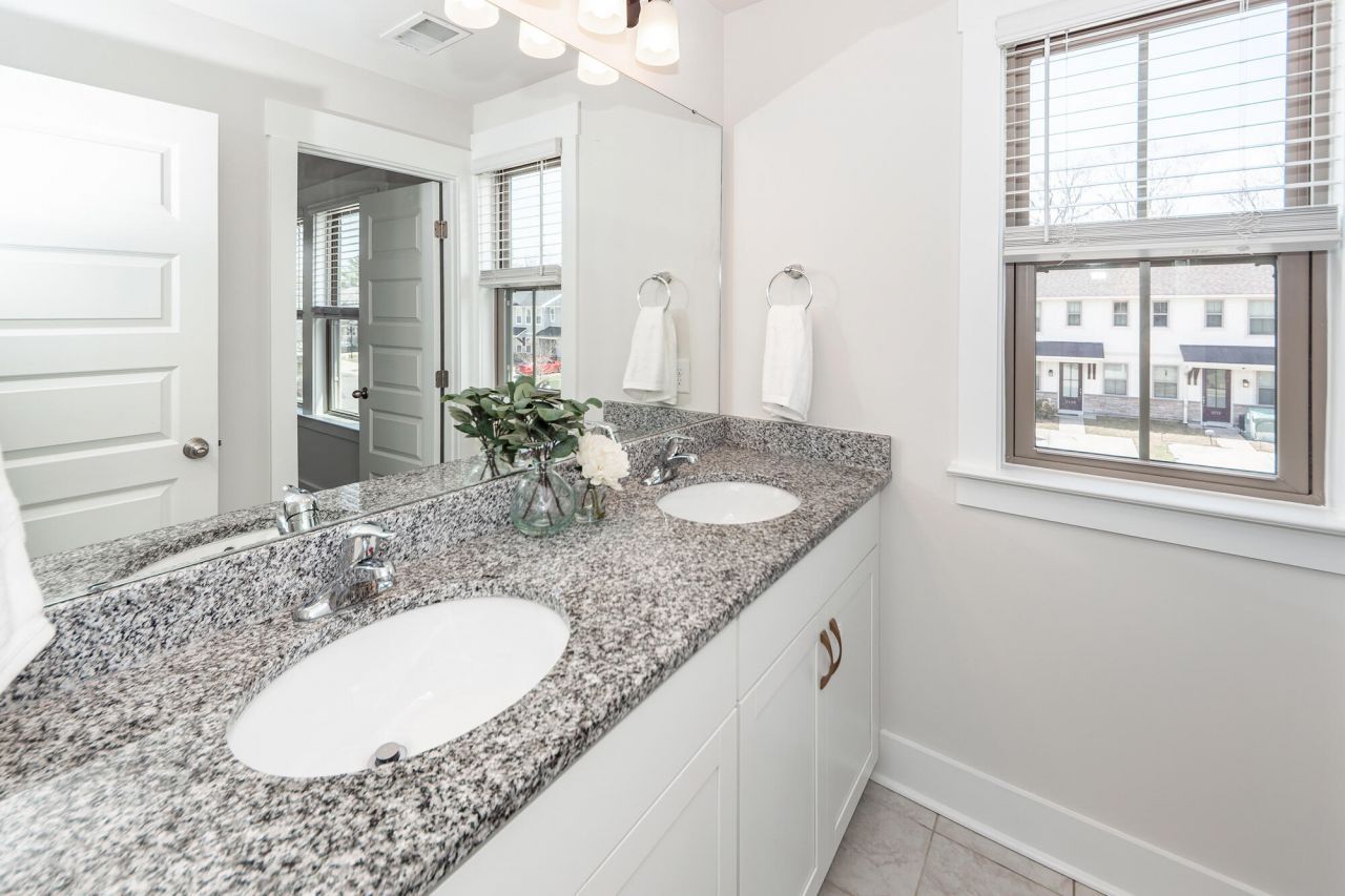 7774 Park Gate Drive Photo 25