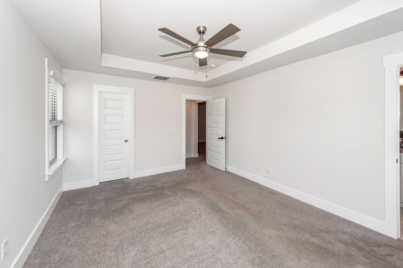 7774 Park Gate Drive Photo 27