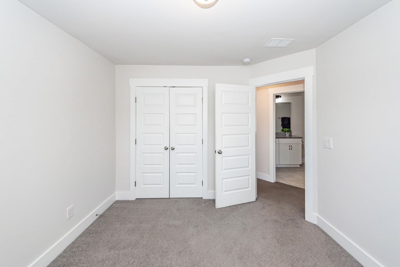 7774 Park Gate Drive Photo 33