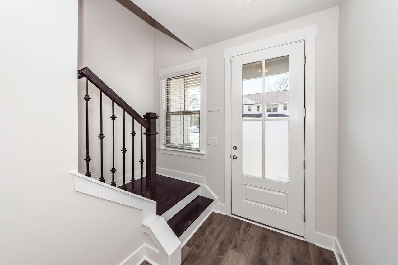 7774 Park Gate Drive Photo 8