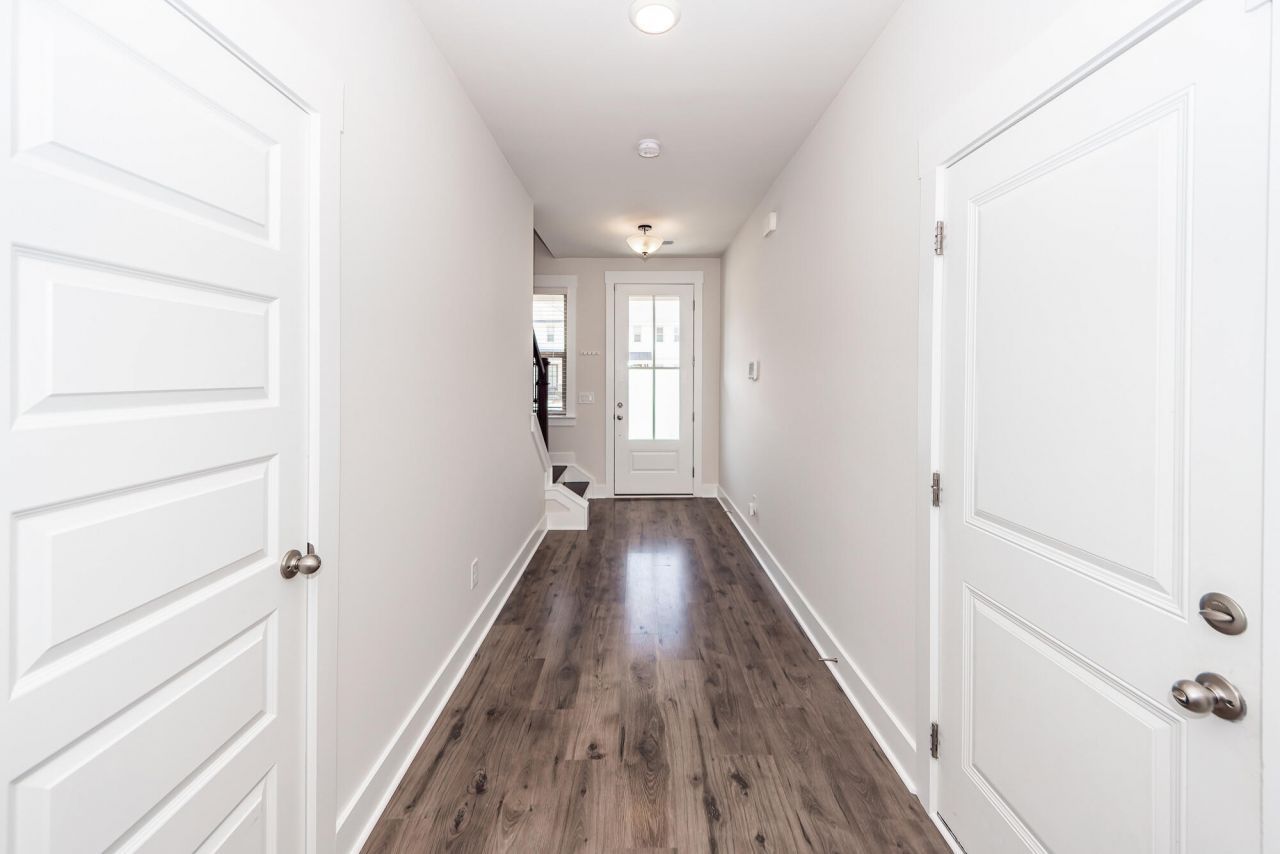 7774 Park Gate Drive Photo 9