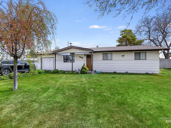 1055 S Adell Ave, Filer, ID 83328