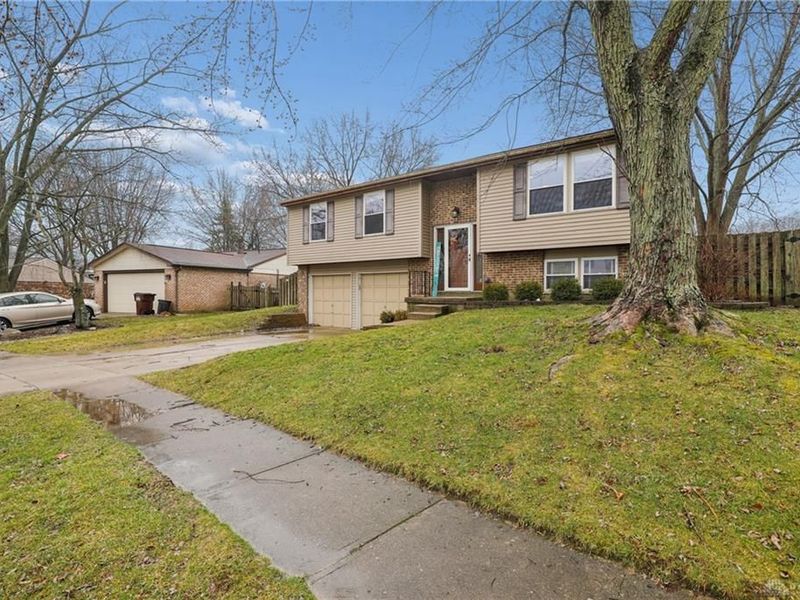 2324 Arrow Ridge Court, Miamisburg, OH 45342 Photo 2