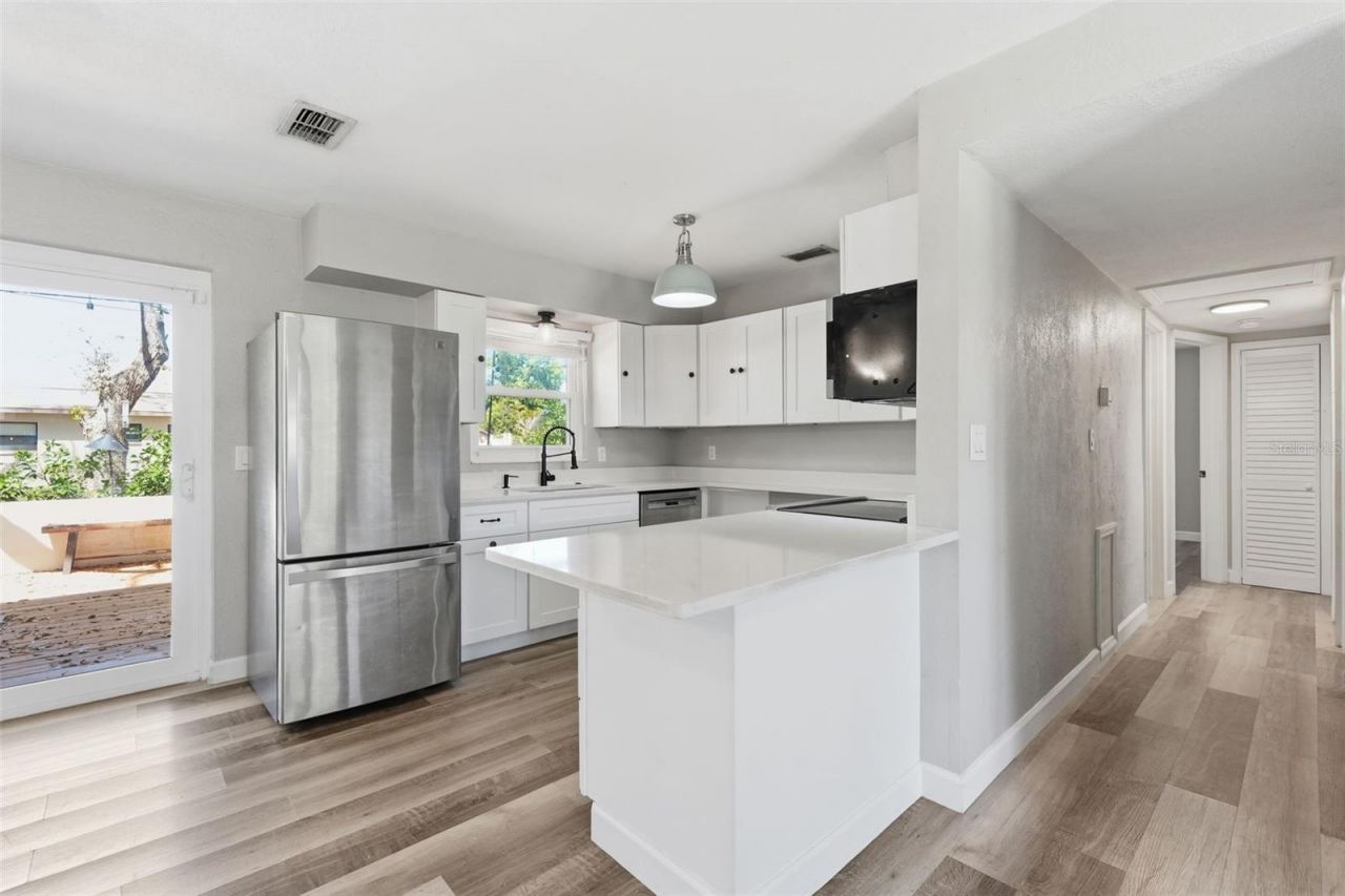 3951 Porpoise Drive Se, Saint Petersburg, FL 33705 Photo