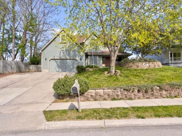 467 Edgewood Lane, Pleasant Hill, IA 50327