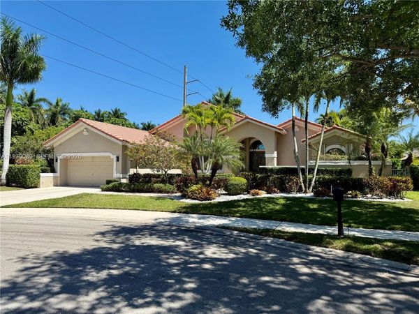 1040 Sandalwood Ln, Weston, FL 33326