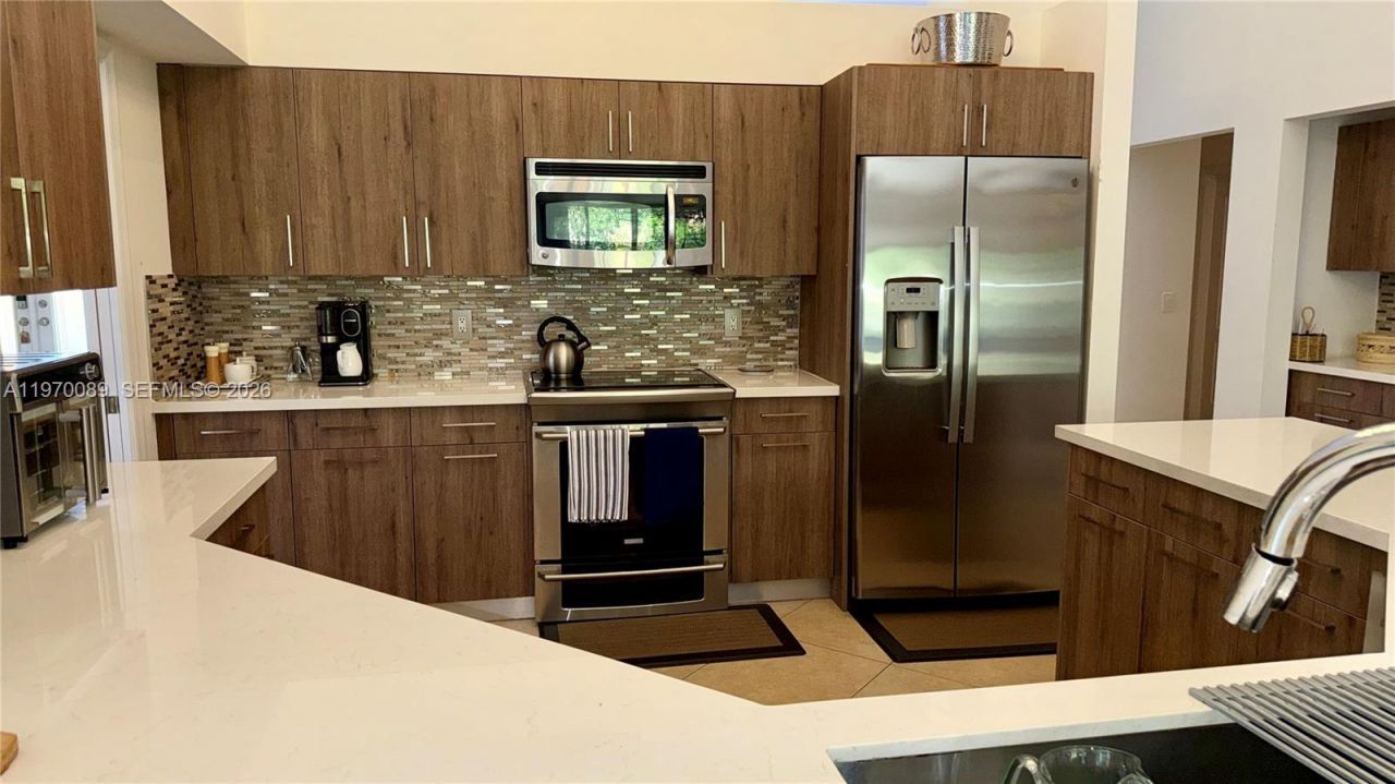 1040 Sandalwood Ln, Weston, FL 33326 Photo