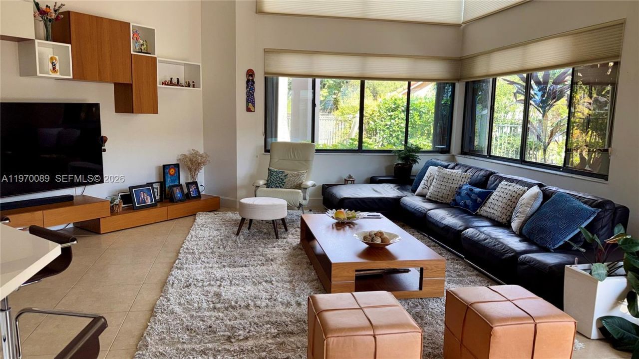 1040 Sandalwood Ln, Weston, FL 33326 Photo