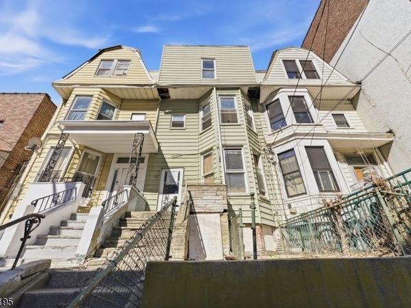 97 Clifton Pl, Jersey, NJ 07304