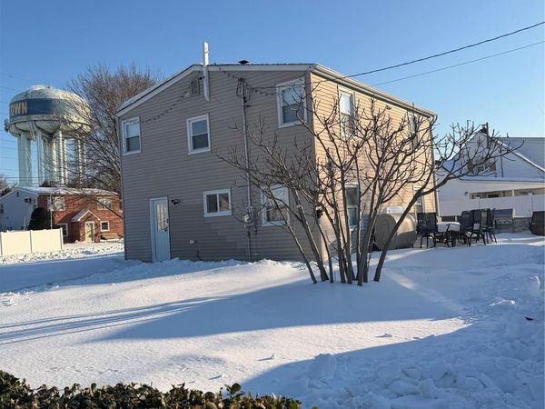 102 Old Farm Road , Levittown, NY 11756