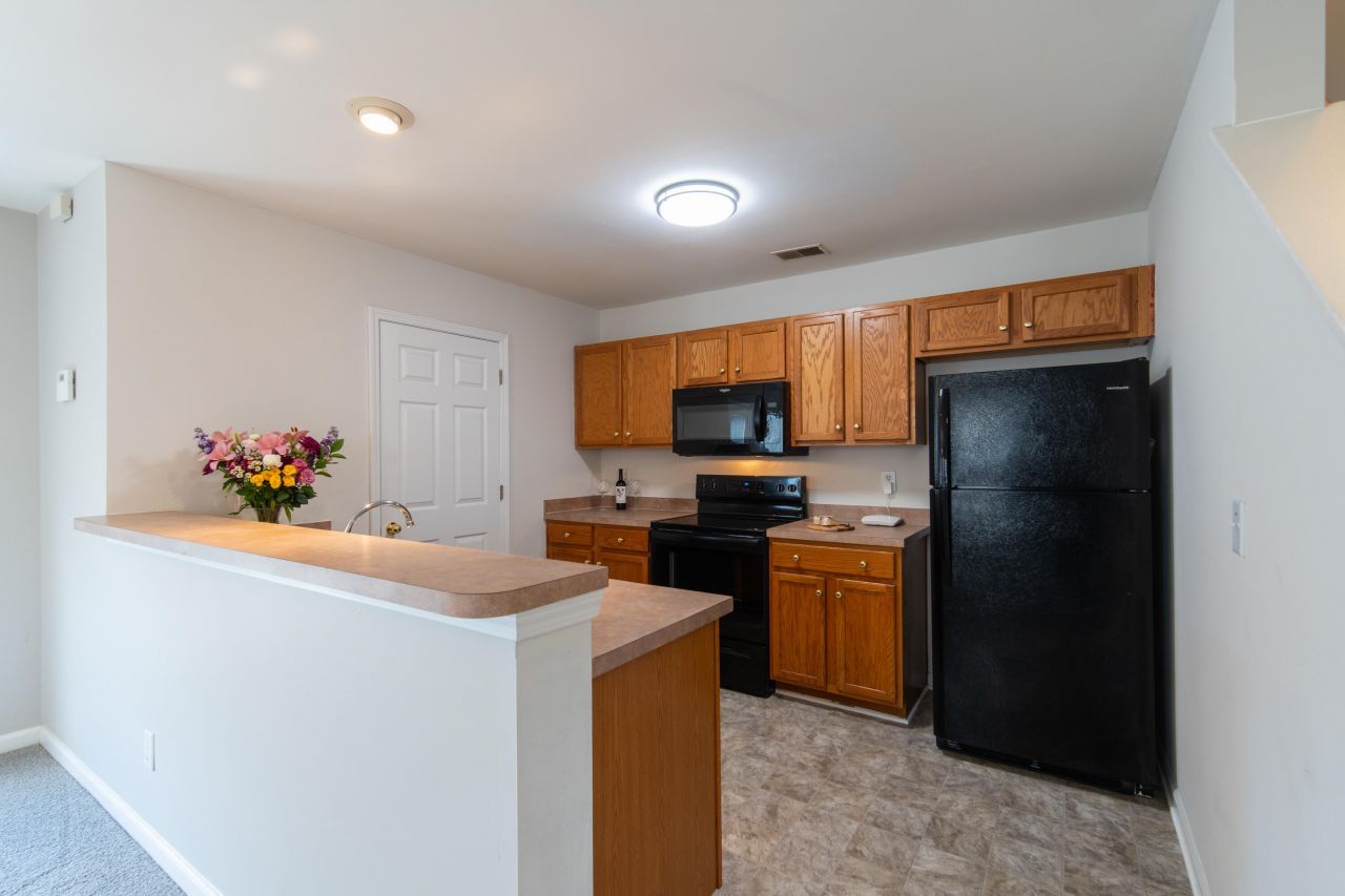 4833 Shady Tree Lane Photo 10