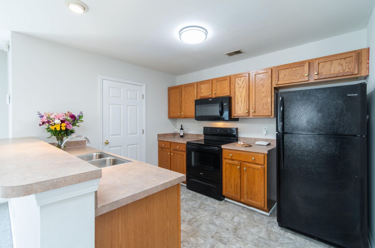 4833 Shady Tree Lane Photo 11