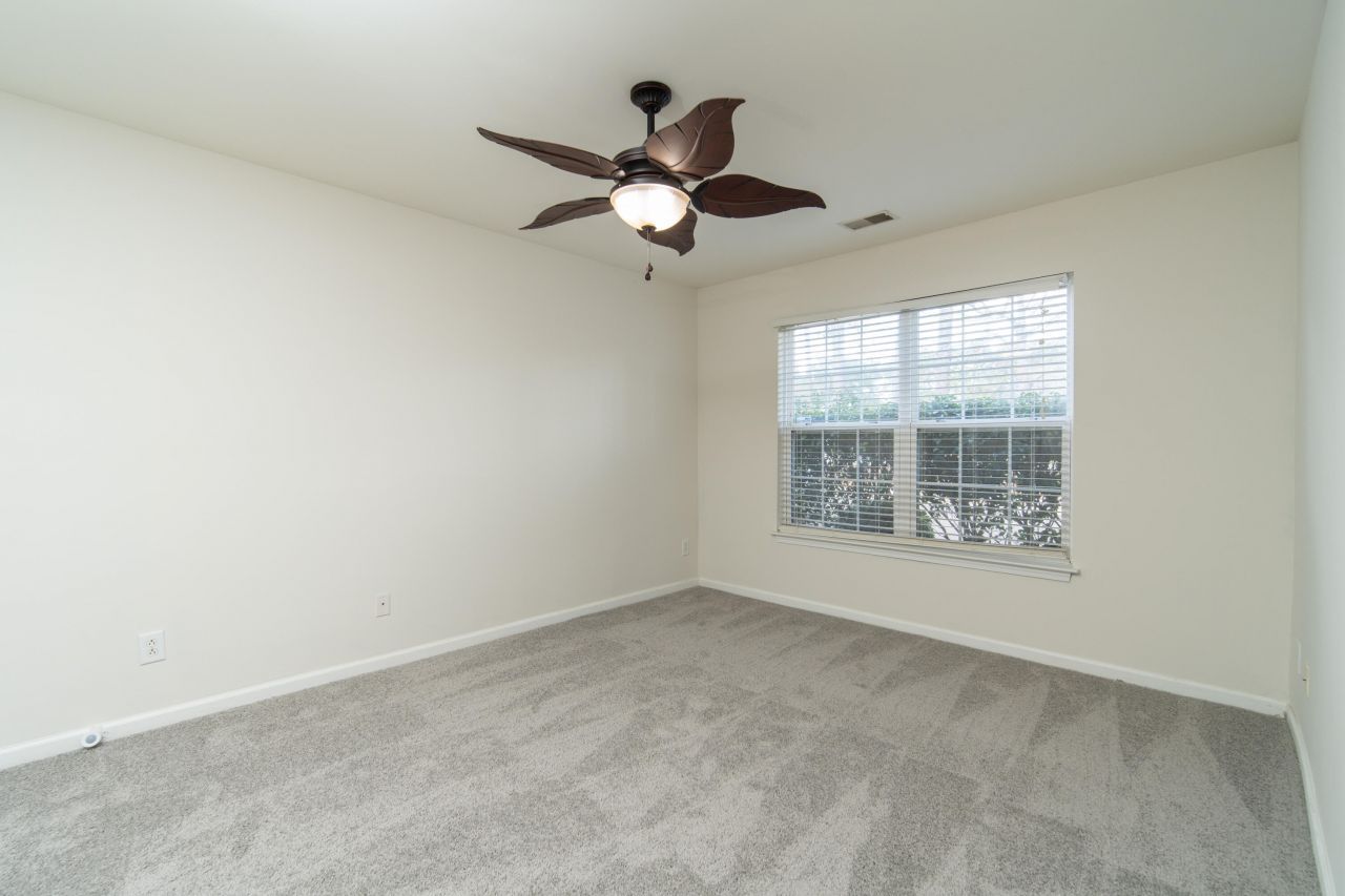 4833 Shady Tree Lane Photo 18