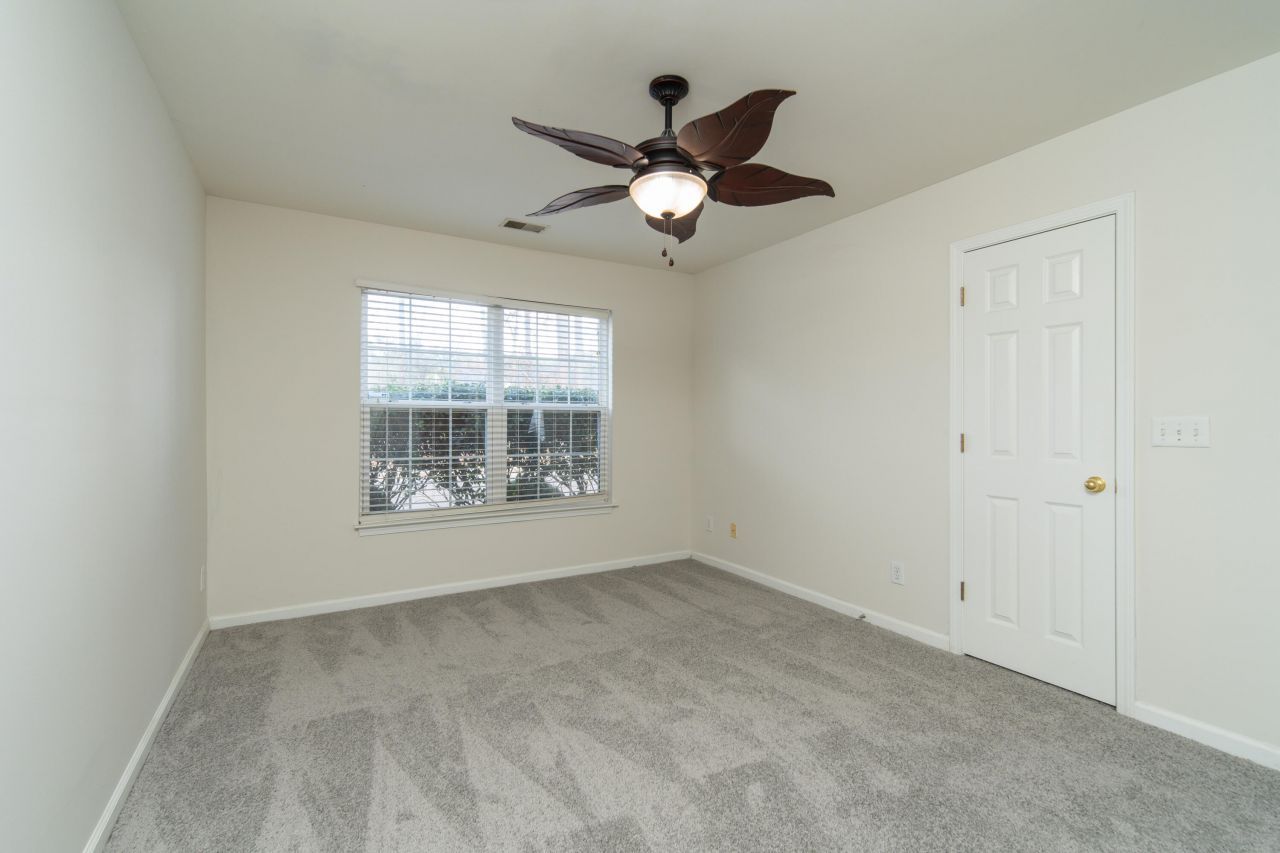 4833 Shady Tree Lane Photo 19