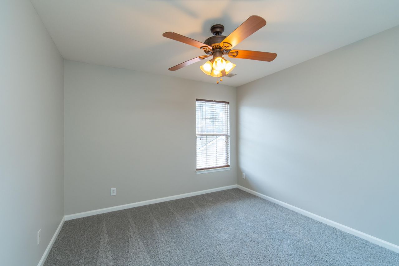 4833 Shady Tree Lane Photo 25