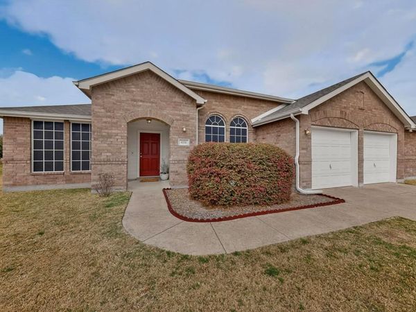 432 Creekwood Court , Forney, TX 75126