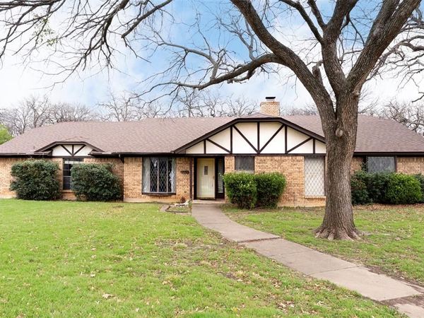 549 Greenwood Circle , Hurst, TX 76053