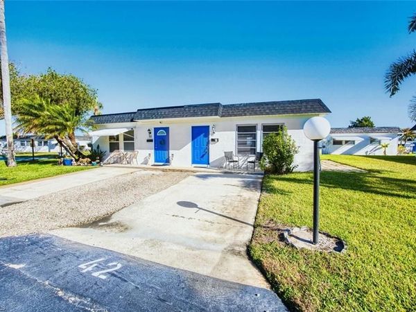 42 Temple CT , LEHIGH ACRES, FL 33936