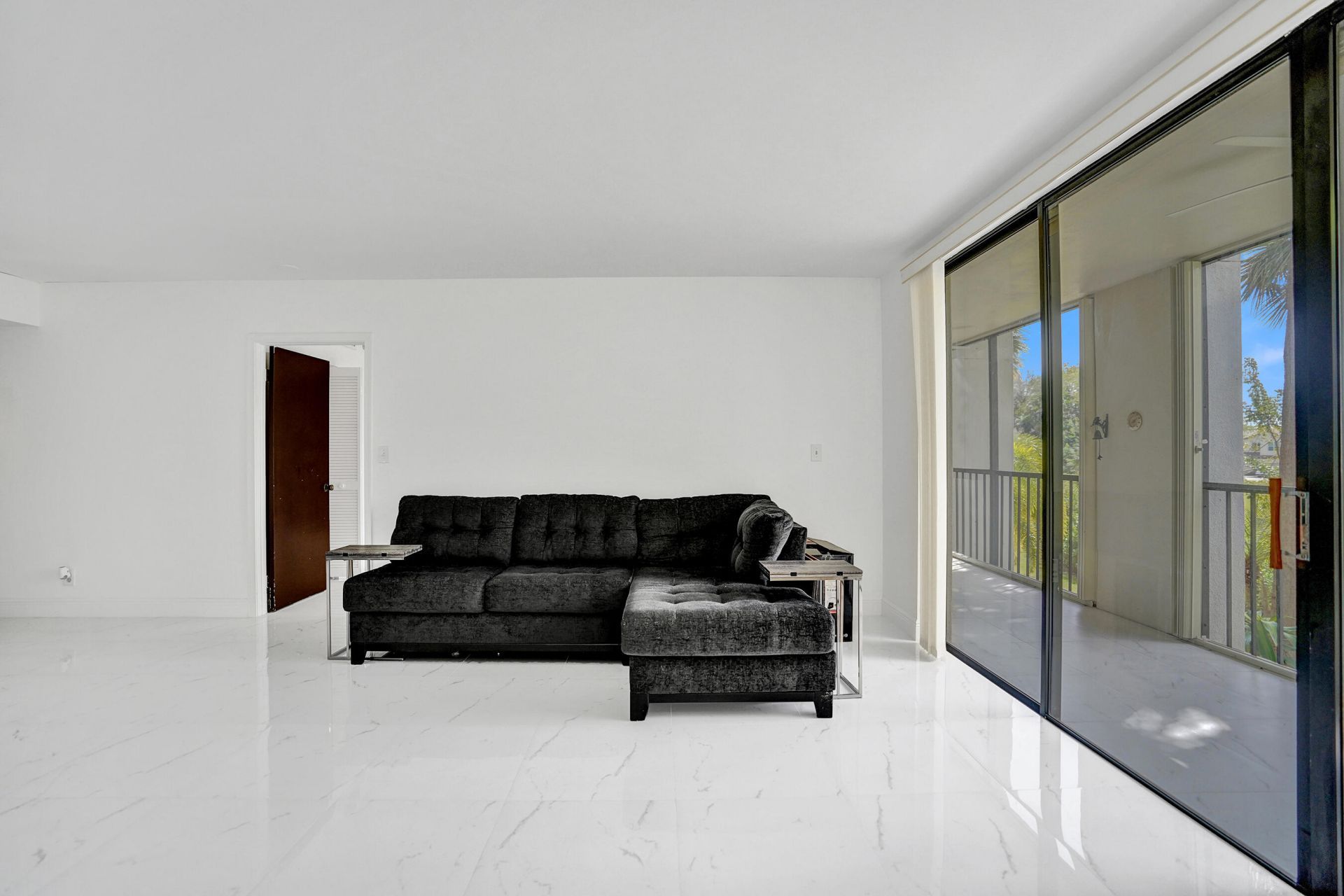 5951 Wellesley Park Drive, Unit 206, Boca Raton, FL 33433 Photo