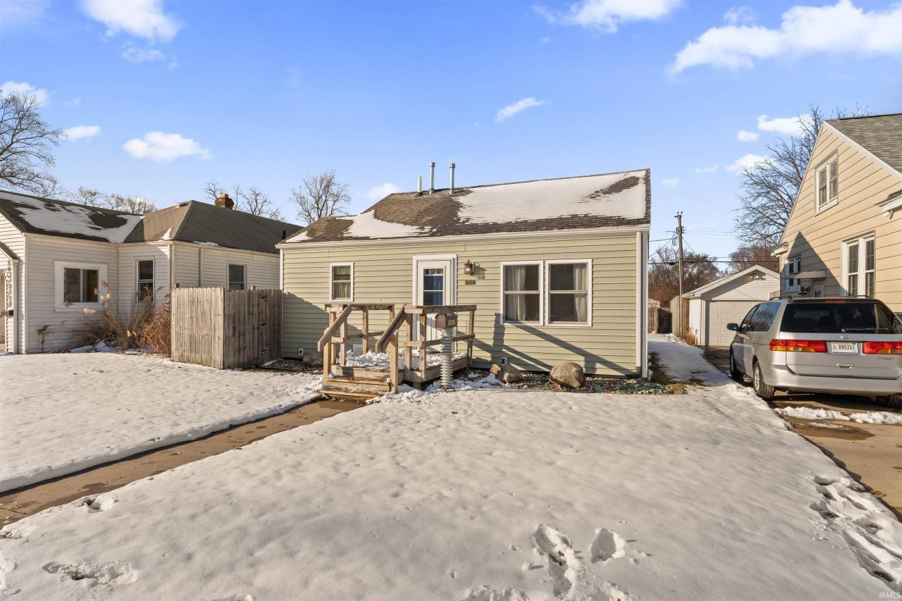 1937 E Donald Street, South Bend, IN 46613 Main Photo