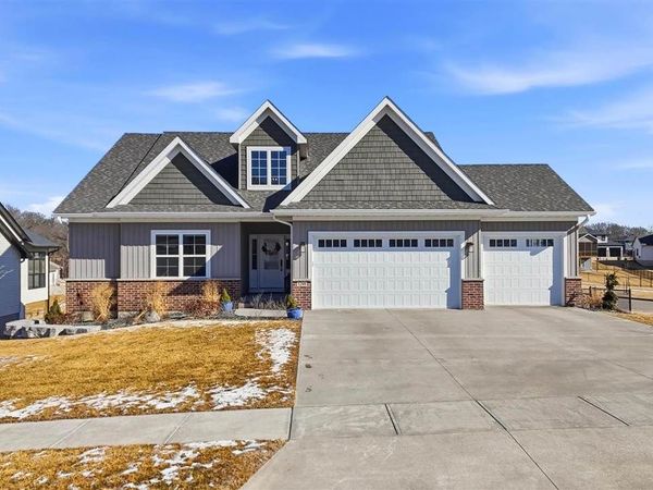 1288 Kona Cir, Coralville, IA 52241