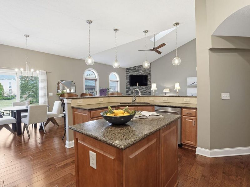 8574 Trail Lake Drive, Powell, OH 43065 Photo 16