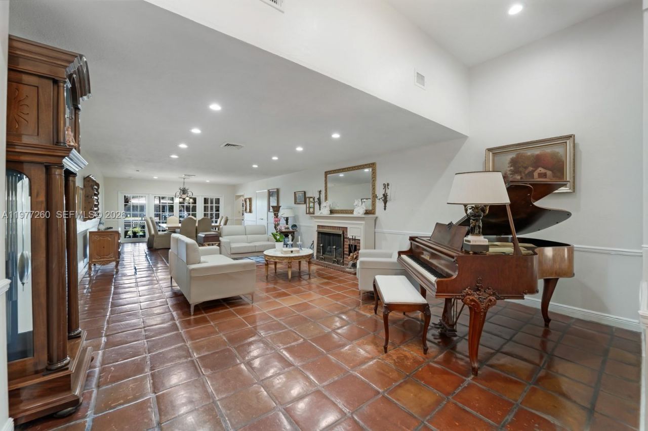 2046 NE 15th St, Fort Lauderdale, FL 33304 Photo